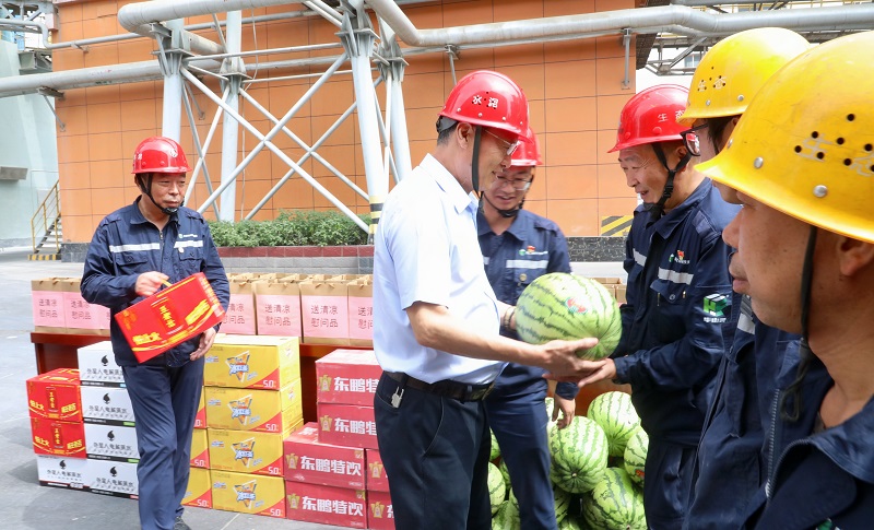 送清凉 聚合力 解难题 鼓干劲——张超晖走进基层慰问一线职工并调研指导工作